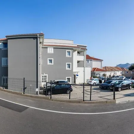 Crnekovic Tomislava 8a * Baška