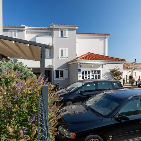 Crnekovic Tomislava 8a Apartmán