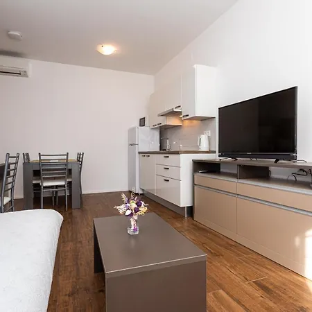 Lägenhet Crnekovic Tomislava 8a *