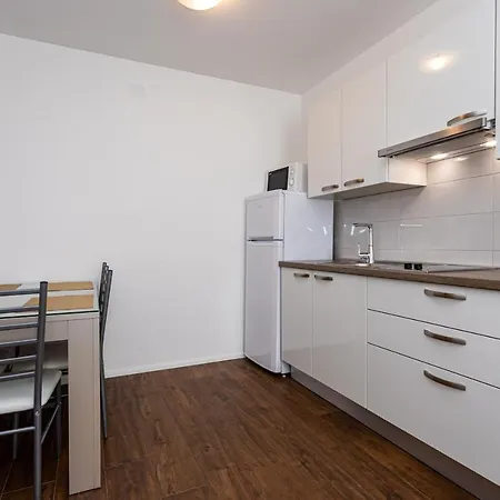 Crnekovic Tomislava 8a *