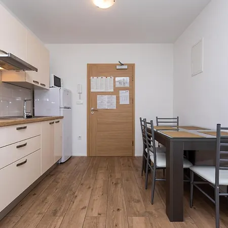 Crnekovic Tomislava 8a *