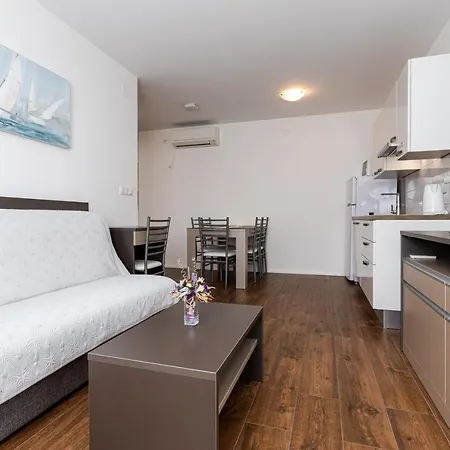 Crnekovic Tomislava 8a Apartmán
