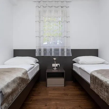 Crnekovic Tomislava 8a Baška