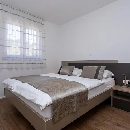 Crnekovic Tomislava 8a Baška