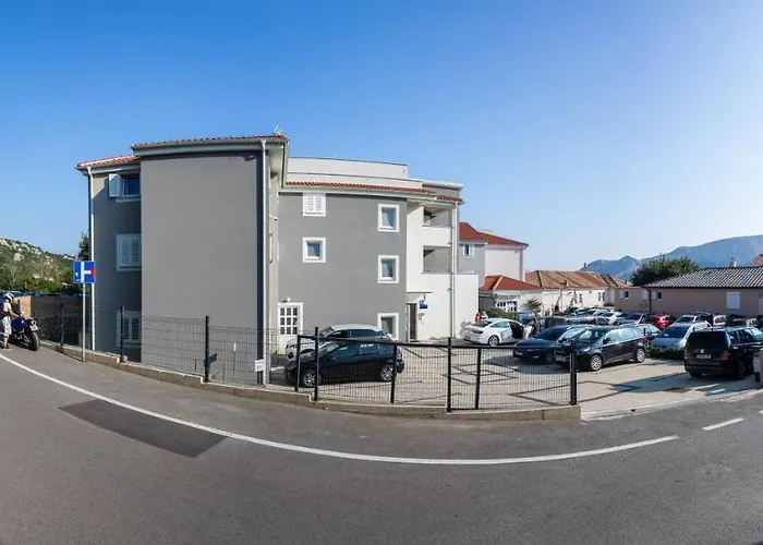 Crnekovic Tomislava 8a * Baška