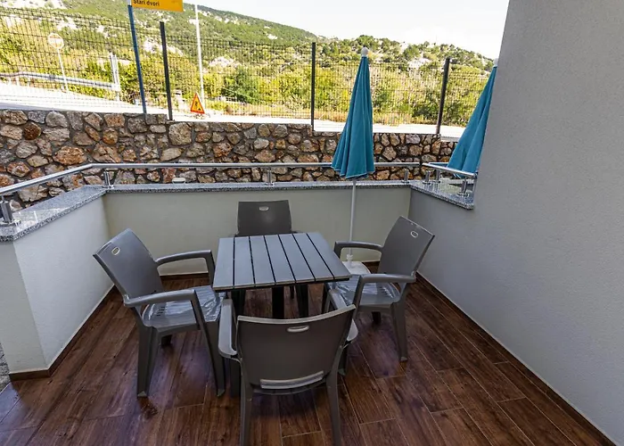 Crnekovic Tomislava 8a * Baška