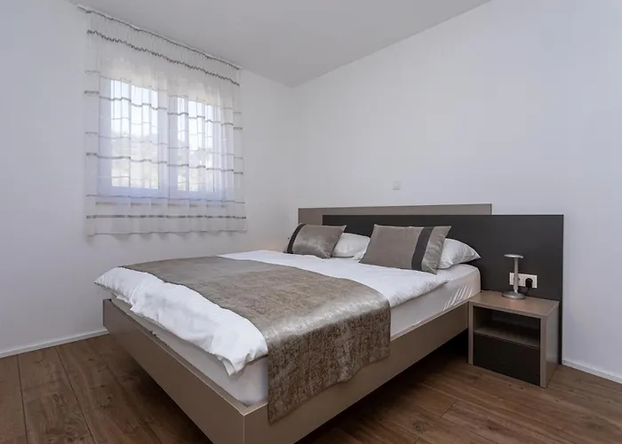 Crnekovic Tomislava 8a Baška