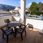 Crnekovic Tomislava 8a Apartment