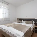 Apartman Crnekovic Tomislava 8a