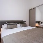 Crnekovic Tomislava 8a Apartment
