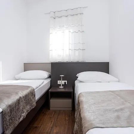 Crnekovic Tomislava 8a *