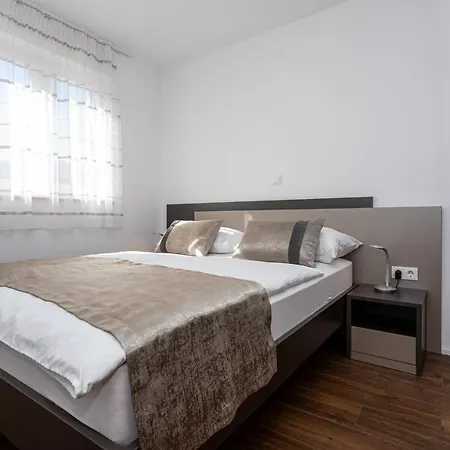 Apartment Crnekovic Tomislava 8a