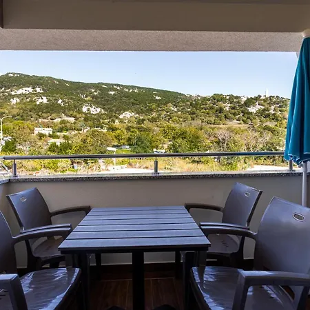 Apartment Crnekovic Tomislava 8a