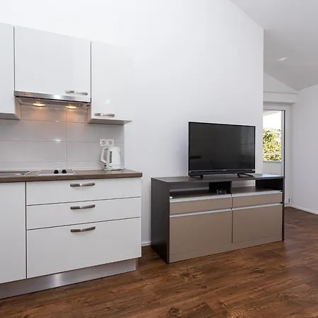 Crnekovic Tomislava 8a Apartment Baška