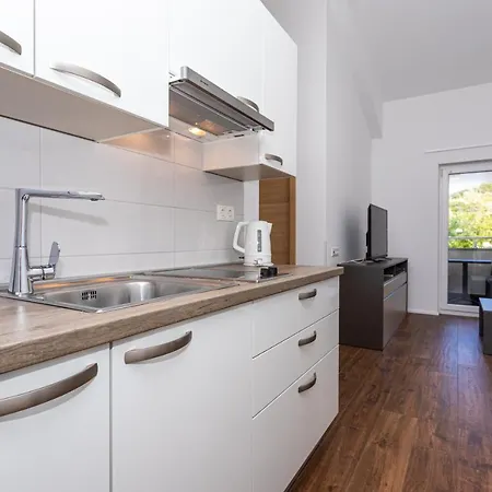 Crnekovic Tomislava 8a Apartment