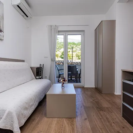 Apartment Crnekovic Tomislava 8a