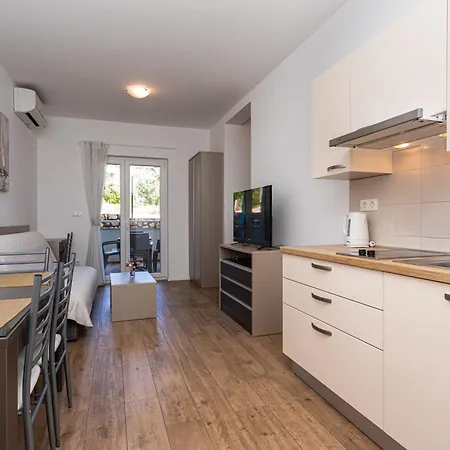 Apartment Crnekovic Tomislava 8a Baška